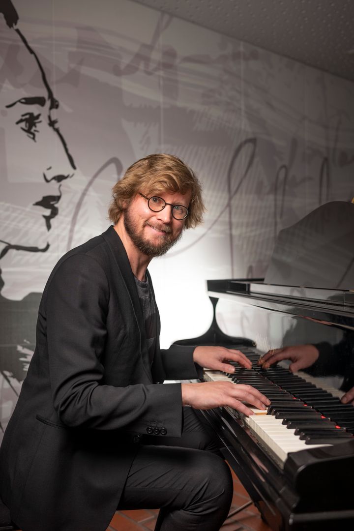 Pianosolistina Emil Holmström