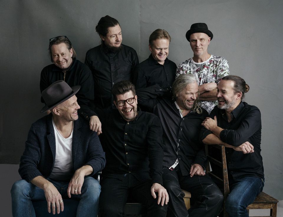 Suurlähettiläät on suomalainen pop-yhtye, joka tunnetaan soul-tyylisestä musiikistaan ja useista radiohiteistä.