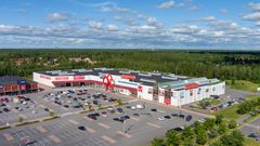 Bauhausin Oulun tavaratalo ilmasta kuvattuna.
