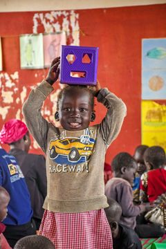 Planin aineettomat lahjat: Satuhetki lapselle, 15 €. Kun kotinsa jättäneet perheet saapuvat pakolaisleireille, harvalla on mukanaan leluja tai kirjoja. Tämän lahjan avulla toimitamme lastenkirjoja pakolaisleireille. Satuhetki auttaa kriisin keskellä eläviä lapsia unohtamaan pelkonsa ja ymmärtämään paremmin tunteitaan.