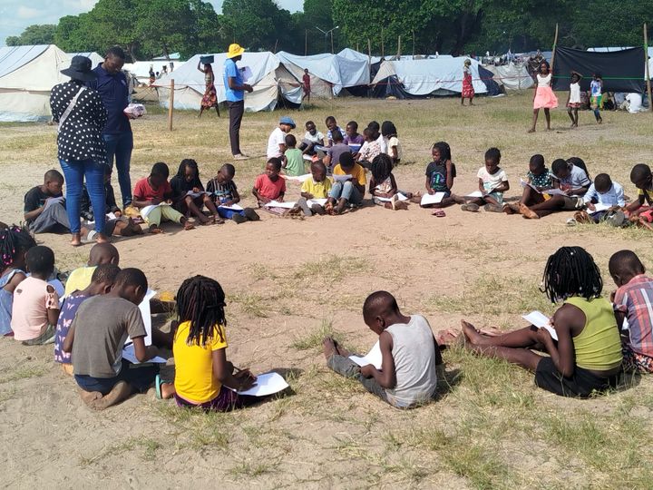 Plan järjestää tulvista kärsineille lapsille leikki- ja opetustuokioita hätämajoituksissa Mosambikissa.