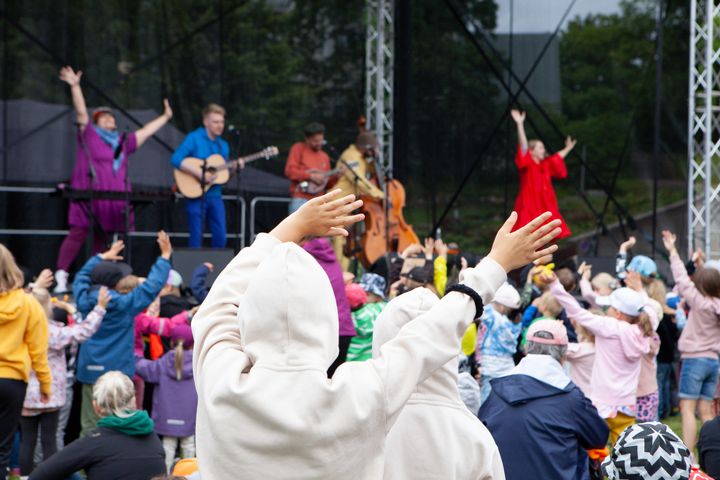 Lastenkulttuurin juhlaviikolla on tarjolla on lähes sata maksutonta tapahtumaa koko perheelle – teatterista työpajoihin ja konserteista näyttelyihin.