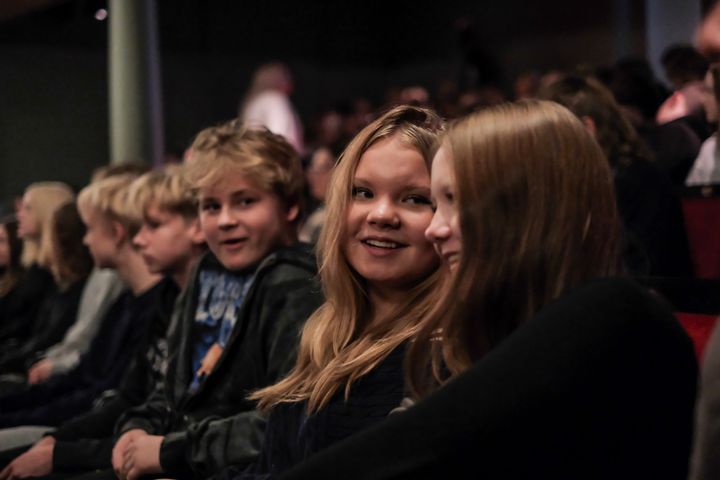 Taidetestaajat-ohjelma järjestää tänä lukuvuonna noin 140 000 taidevierailua.