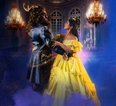 Kaunotar ja Hirviö -musikaalin pääosien esittäjät Yasmine Yamajako (Belle) Matti Leino (Hirviö).