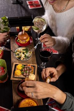 Pincho Nationin ravintolassa on helppoa kokeilla uusia makuja, koska pienet annokset ja kohtuullinen hinta houkuttelevat laajaa asiakaskuntaa.