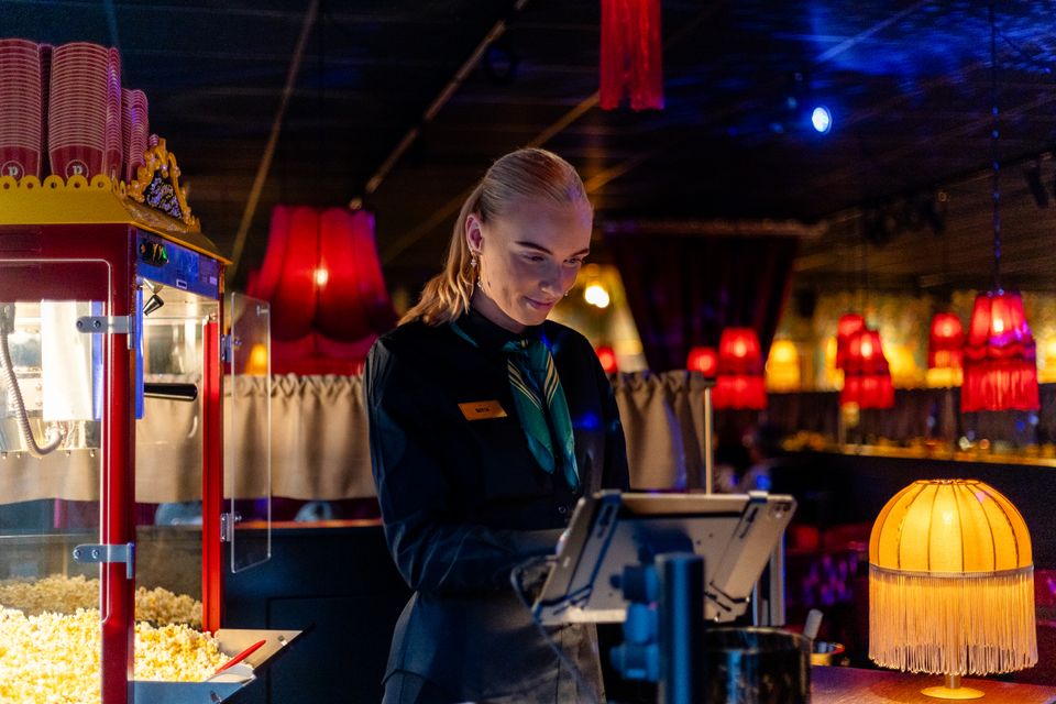 Tekoälyagentti Klara on käytössä kaikissa Pincho Nationin ravintoloissa. Agentti säästää ravintolapäälliköltä puoli tuntia päivässä, eli koko ketjun tasolla aikasäästöjä saadaan päivittäin noin 125 tuntia. Kuvituskuva: Michel Skånvad