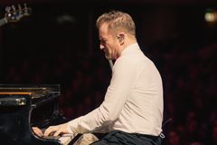 Lenni-Kalle Taipale kuuluu Suomen arvostetuimpiin säestäjiin ja pianisteihin.