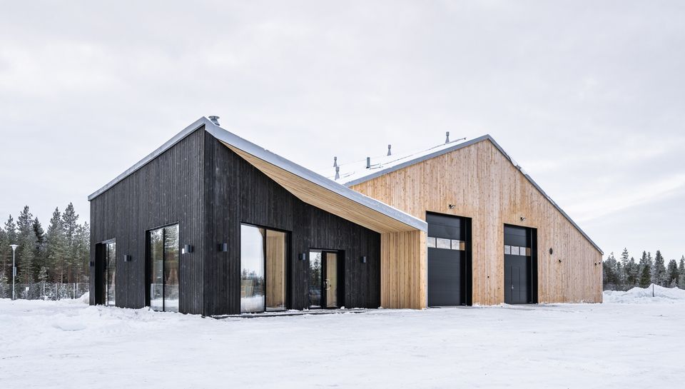 Ensimmäisenä Pohjoismaissa: Hiilletyt puutuotteet nyt valtakunnallisesti saatavilla ammatti- ja tee-se-itse-rakentajille sekä sisustajille