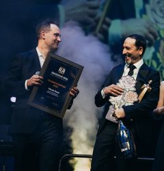 R-kioskin toimitusjohtaja Niklas Lilius ja Vuoden kauppias 2025 Vikash Sood