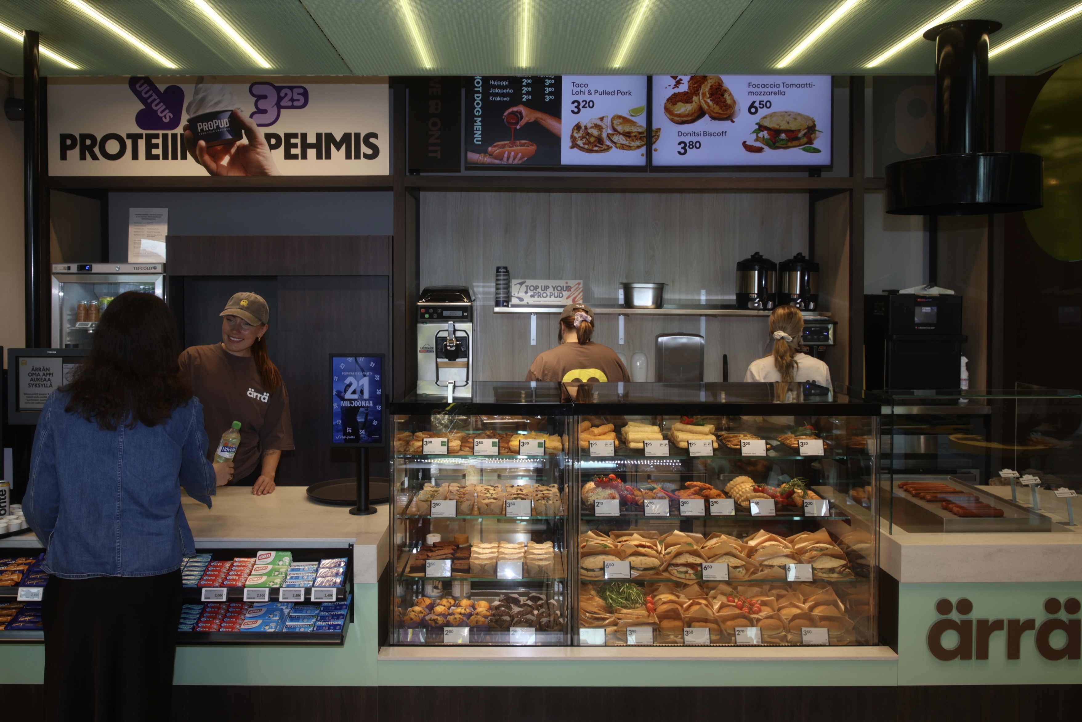Reitan Convenience avasi ensimmäisen uuden konseptin myymälän Helsinkiin