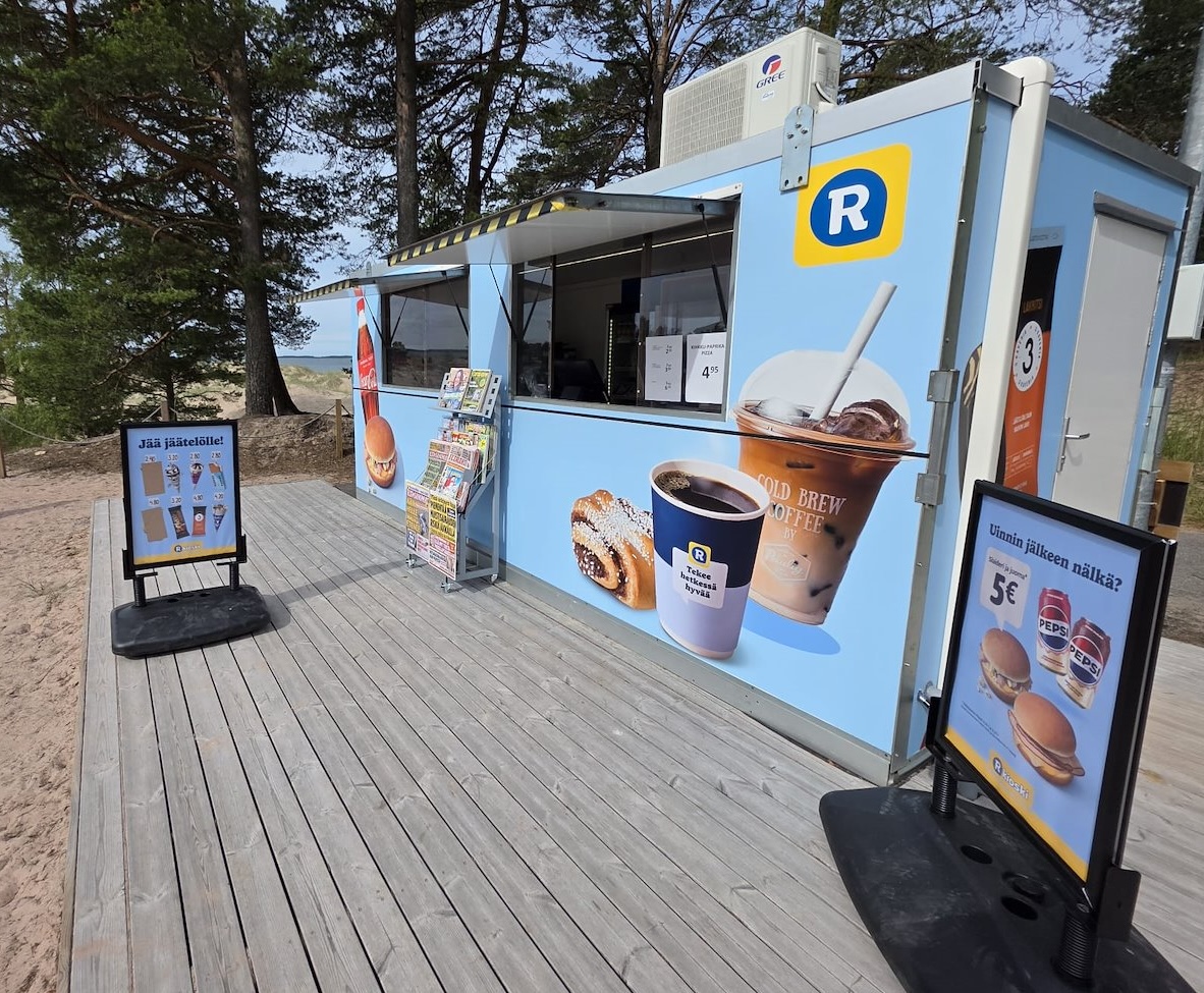 R-kioski avasi kesämyymälän Yyteriin