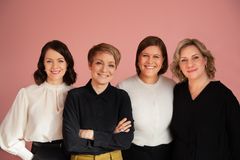Aina Advisorsin perustajaosakkaat Pauliina Saares, Katri Makkonen, Anna Inget ja Sara Lindström.