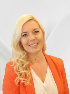 Jenni Sipilä lähikuvassa.