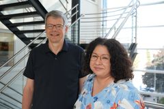 Professori Marko Salmi ja   tutkijatohtori Ruth Fair-Mäkelä.