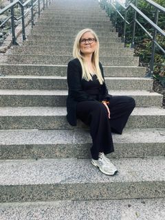 Yleisestä kirjallisuustieteestä väittelevä FM Päivi Koponen on myös opettaja.