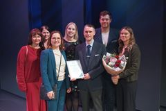 Vuoden opetusteko 2025 -palkinnolla palkittu korva-, nenä- ja kurkkutautien oppiaineen työryhmä, johon kuuluu LT, EL Jaakko Piitulainen, LT, EL Lotta Ivaska, EL Satu Rantanen, EL Sampo Mäkinen, fysioterapeutti Vilma Lehtinen, audionomi Sanna Karhu ja audionomi Heli Lehtinen