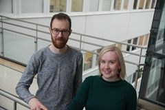 Väitöskirjatutkijat Julian Hofmann ja Laura Lintukorpi