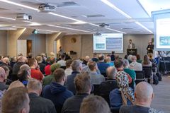 Kalle Sinisalo ja Jani Pulkkinen esittelemässä Paras Precision HFS -teknologiaa Kalafoorumissa.