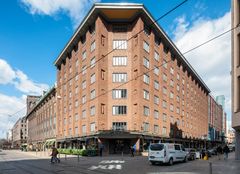 Helsingin yrityskentän muuttuessa yhä dynaamisemmaksi, monet nopeasti kasvavat yritykset etsivät vaihtoehtoja perinteisille pitkille vuokrasopimuksille ja jäykille toimitiloille. Epicenterin vastaus tähän on täyden palvelun ekosysteemi keskellä Mikonkatua.