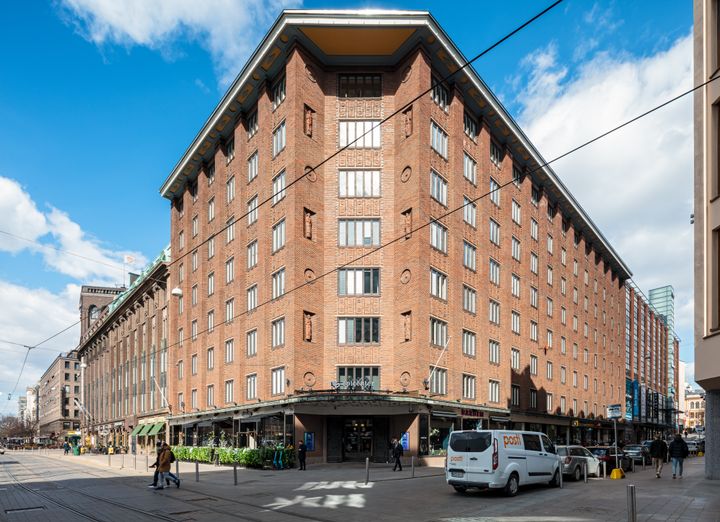 Epicenter Helsinki, keskellä Stadia, Mikonkadulla.