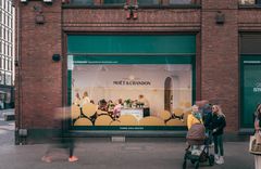 Samppanjatalo Moët & Chandon tuo kuplivaa elämää Stockmannin kulmaikkunaan samppanjatastigien merkeissä 24.-26.4.2025.