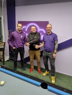 Yhteistyössä eteenpäin. Kuvassa vasemmalla Anders Westerholm, CTO, Cloudlife Oy, keskellä Mika Paavola, toimitusjohtaja Louhi Net Oy ja Getafix Oy ja oikealla Markus Helander, toimitusjohtaja, Cloudlife Oy.