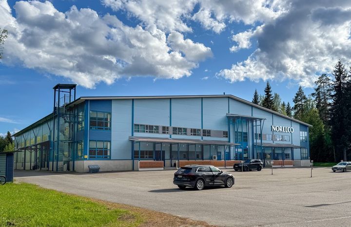 Sähkötekniikan yritys Norelco on avannut uuden monikulttuurisen tulevaisuuden tehtaan Savonlinnaan.