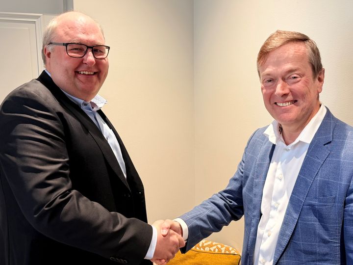 Ari Hämäläinen, Chair of the Board of Directors of Norelco Group, and Jani Lundqvist, CEO of TAS-Power Oy, shook hands in celebration of the acquisition.