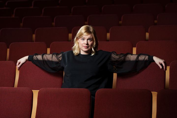 Riikka Oksanen Ryhmäteatterin katsomossa.