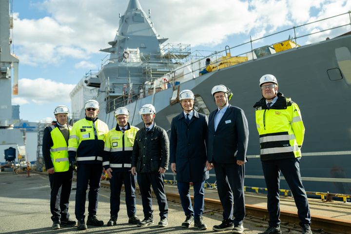 Suomen puolustusministeri Antti Häkkäsen ja Ruotsin puolustusministeri Pål Jonsonin vierailu Rauman telakalla 30.9.2025