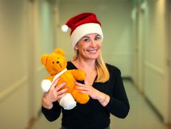 Kirsi Alm-Siira juontajana JouluMielelle-konserissa