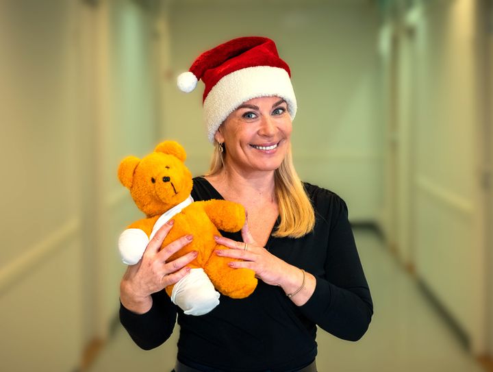 Kirsi%20Alm-Siira%20juontajana%20JouluMielelle-konserissa