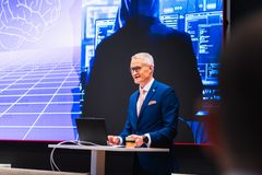 Kansanedustaja Jarno Limnelle puhuu tilaisuudessa.