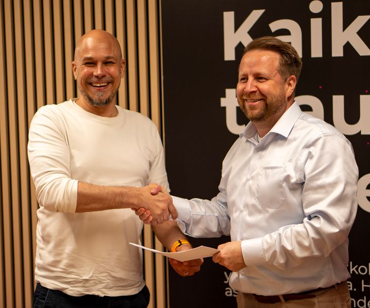 Yonottoman toimitusjohtaja Teemu Karenius (vas) ja Nordic Bites Groupin toimitusjohtaja Petteri Lehtimäki.