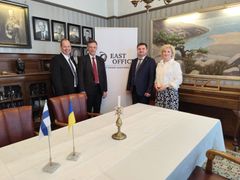 In addition to the parties, the signing ceremony was attended by East Office Vice Chair Topi Paananen and Ambassador Olga Dibrova