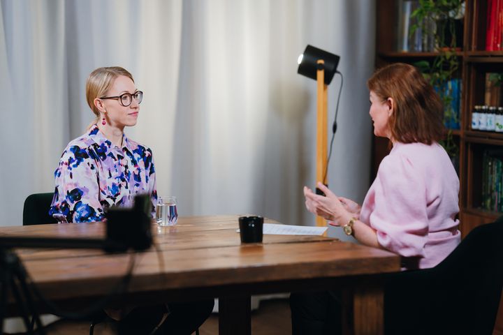 Kaisa Jaakkola Karita Aaltosen haastateltavana