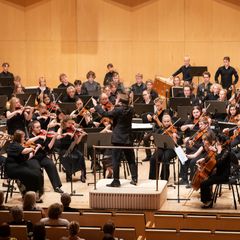 Taiteellinen johtaja Erkki Lasonpalo johtaa mm. Vivon konsertin