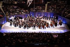 Lontoolainen Philharmonia Orchestra esiintyi ensimmäistä kertaa Helsingin Musiikkitalolla 5.8.