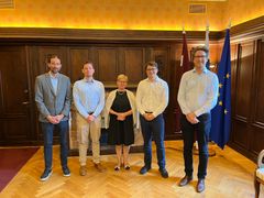 DataCrunchin toimitusjohtaja, teknologiajohtaja ja turvallisuusjohtaja tapasivat Latvian Suomen-suurlähettilään H.E. Dace Treija-Masīn ja LIAA:n edustajan Gatis Ozoliņšin.