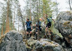 Seikkailu-urheilussa joukkueet etenevät itse suunnistaen rastipisteeltä toiselle. EM-kilpailussa lajeina ovat juoksu/patikointi, maastopyöräily, melonta ja uinti.