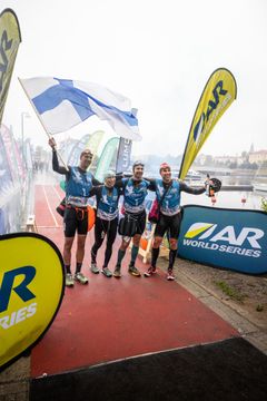 Mestarit maalissa! Lane 4 Adventure Team Jaakko Mäkelä (vas), Pauliina Pohja, Mikko Sakala ja Ville Mäkelä.