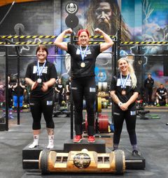 Tornion Riia Nieminen juhlimassa maailmanmestaruutta -75kg sarjassa.