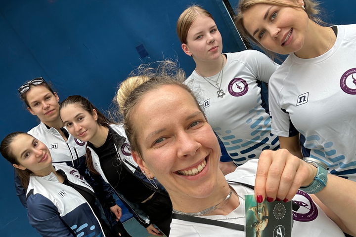 Suomen MM-joukkue Pole Art MM-kilpailussa Etelä-Afrikassa. Kuvassa: (vas.) Jasmine Kääriäinen,  Satu Lappalainen, Jessika Kääriäinen,Christine Korjus, Nella Granlund ja Satu Lappalainen