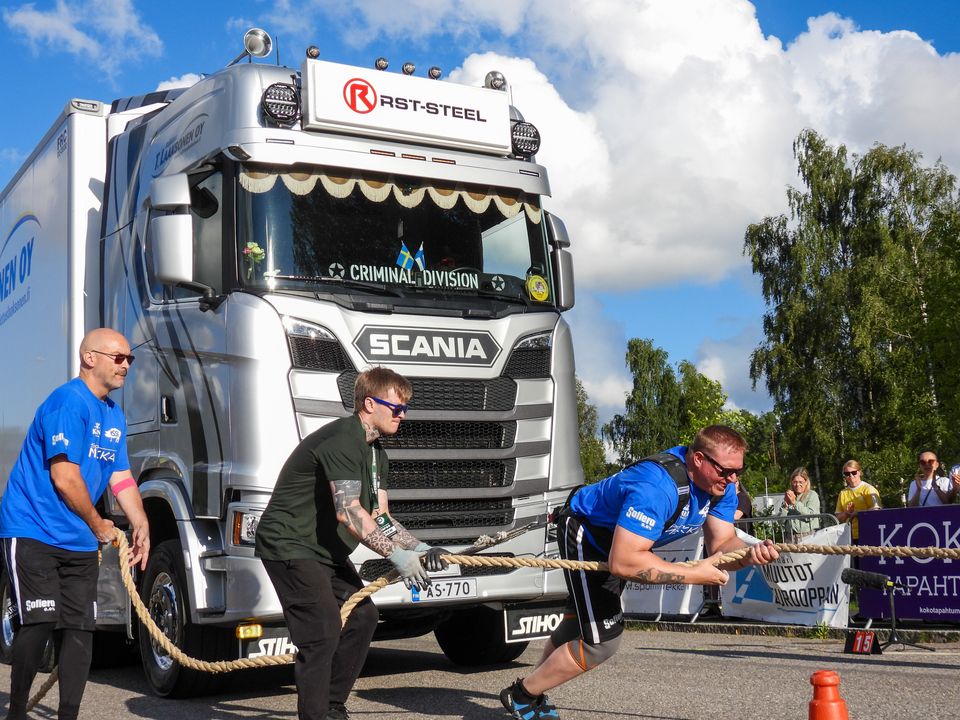 Kirkkonummen Lucas Lindberg vei miesten avoimen sarjan mestaruuden jo kolmatta kertaa putkeen. Suomen Voimalajiliitto / Minna Rantanen