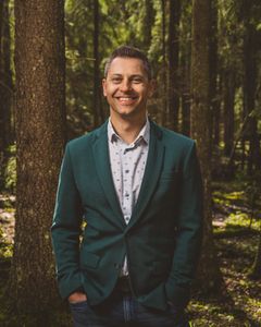 Puuni Oy:n perustaja Joona Puhakka jatkaa yhdistymisen jälkeen Carborealin tiimissä. Hänen verkostonsa erityisesti Australiassa avaavat uusia mahdollisuuksia kansainväliselle kasvulle.