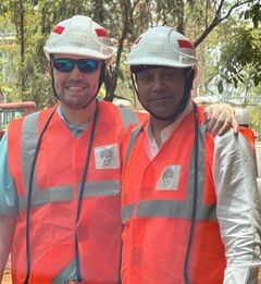 Kuvassa ProVerse Interactiven hallituksen puheenjohtaja Kalle Salminen ja Routa Digital Indian toimitusjohtaja Kumar Abhijit.