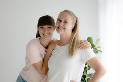 Tuuli Luhtalampi (vas.) ja Annakaisa Hinkkanen haluavat tarjota synnyttäneille tietoa ja vertaistukea.