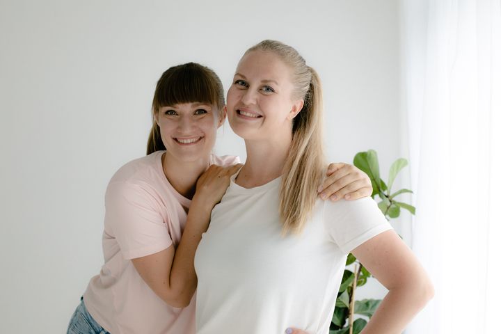 Tuuli Luhtalampi (vas.) ja Annakaisa Hinkkanen haluavat tarjota synnyttäneille tietoa ja vertaistukea.