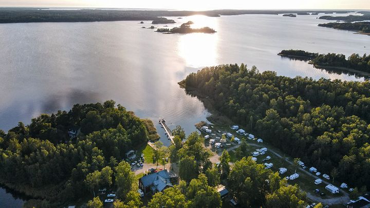 Vuoden Caravan-alueeksi valittu Pyhäranta Camping on Pyhärannan kunnan suurin matkailupalvelujen tuottaja.