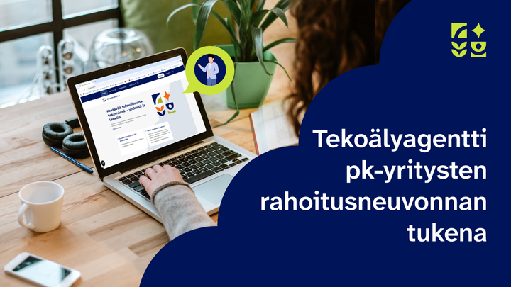 Henkilö käyttää kannettavaa tietokonetta, jossa on verkkosivusto auki. Tekstinä on "Tekoälyagentti pk-yritysten rahoitusneuvonnan tukena".
